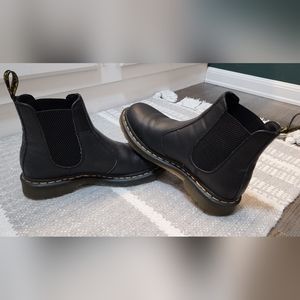 Dr. Marten's Leonore Chelsea boots LIKE NEW!